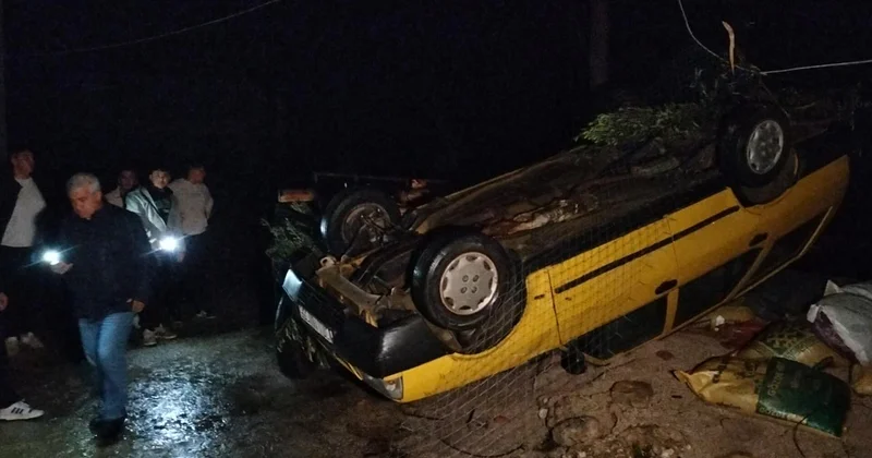 Antalya da hortum bazı ev ve seralara zarar verdi