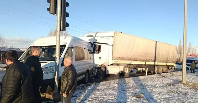 5 araç birbirine girdi: Tokat ta korkutan kaza!