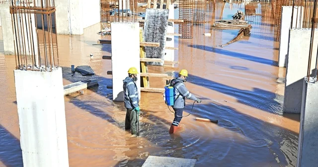Büyükşehir den haşere ve vektörlere karşı kış mücadelesi Bin 600 personel ve 202 araçlık ekip ilaçlama için iş başında Antalya Haberleri