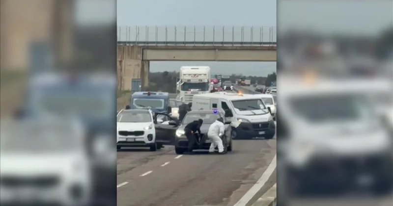 İtalya da film gibi soygun girişimi: Yolu ateşe verip çatışmaya girdiler