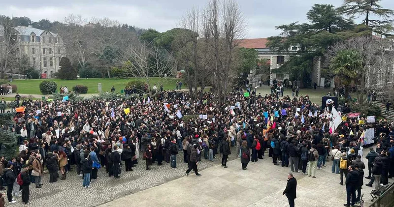 Boğaziçi Üniversitesi nde polis ablukası! Öğrencilere biber gazı ve plastik mermilerle müdahale