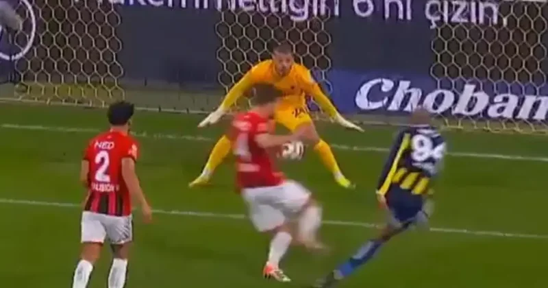 Kadıköy de VAR devrede! Penaltı kararı verildi