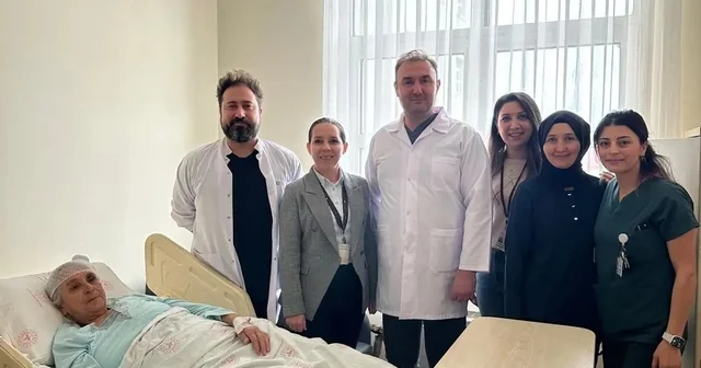 Bandırma da 72 yaşındaki beyin tümörü hastası son teknolojiyle sağlığına kavuştu Bandırma da beyin tümörü ameliyatında ileri teknoloji başarıyı getirdi Balıkesir Haberleri