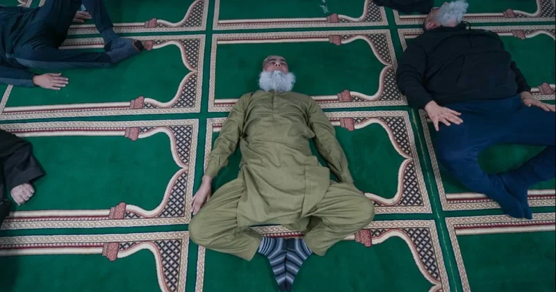 İngiltere de bir camide namaz sonrası pilates dersleri erkekler arasında büyük ilgi görüyor Sözcü Gazetesi