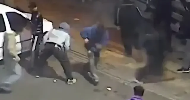 İran da protestocunun polise atmak istediği bomba kendi grubuna düştü: O dehşet anları kamerada VİDEO İZLE