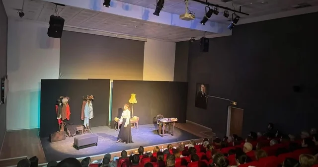 Sarıgöl de tek kişilik oyun ilgi gördü Manisa Haberleri