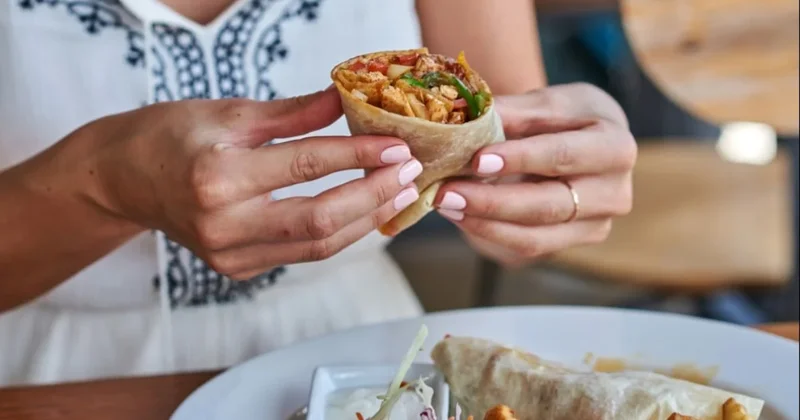 Müsteri kaybeden dev restoran 1 milyon dolar değerinde yemek dağıttı Sözcü Gazetesi