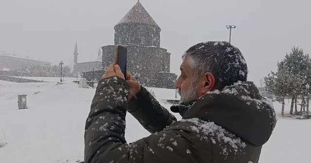 Meteoroloji uyarmıştı: Kars ta yoğun kar yağışı başladı Kars Haberleri