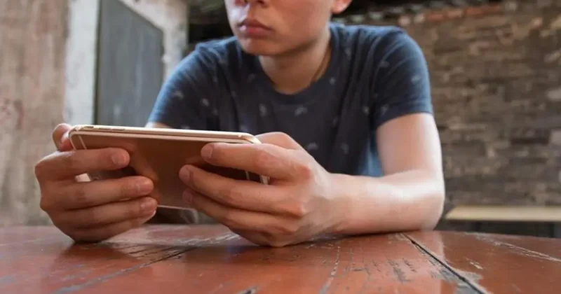 Fenomen skandalı tartışmalara yol açmıştı! Müstehcen içeriğe çocuk engeli geliyor