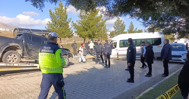 Diyarbakır da 5 aracın karıştığı kazada maddi hasar oluştu Diyarbakır Haberleri