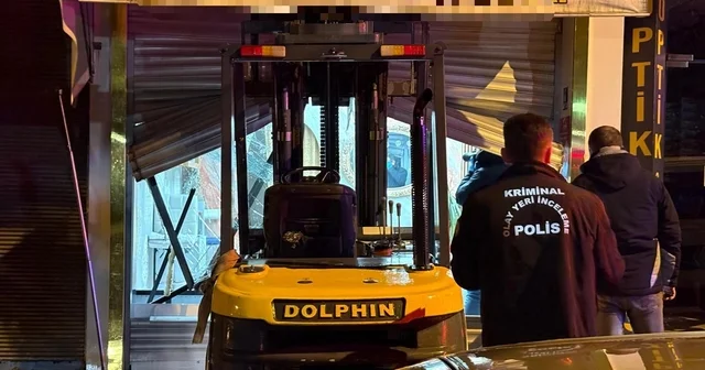 Kuyumcuda forkliftli hırsızlık Kayseri de bir hırsız forkliftle kuyumcuya girerek, ziynet eşyası çaldı Kayseri Haberleri