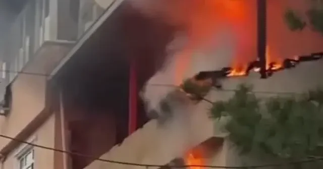 Bursa da çatı yangını: Daireye sıçradı VİDEO İZLE