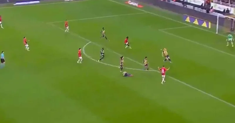 Tüm Fenerbahçe taraftarı alkışladı: Gençlerbirliği futbolcusundan flaş hareket