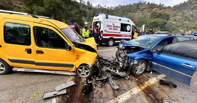 Muğla da otomobilin, hafif ticari araçla çarpıştığı kazada ölü sayısı 3 e yükseldi Muğla Haberleri