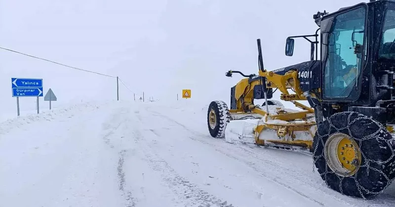 Van’da 141 yerleşim yerinin yolu kapandı