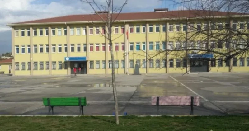 Kocaeli de akılalmaz skandal... Ortaokul öğretmeni 24 öğrencisini taciz ettiği iddiasıyla tutuklandı!