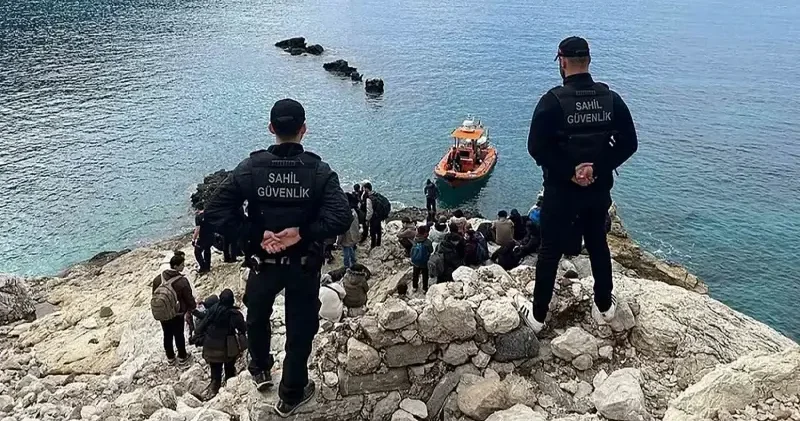 Leylek Koyu’nda ortak operasyon: 60 düzensiz göçmen ve bir göçmen kaçakçısı yakalandı Gündem Haberleri