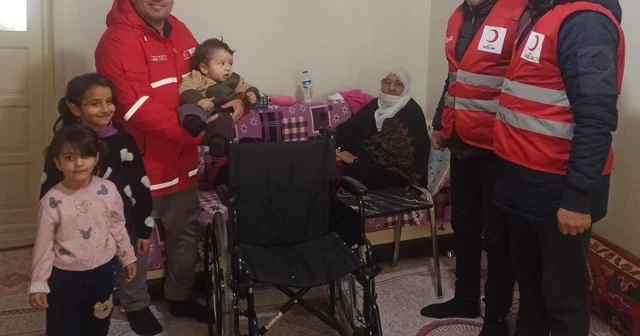 Kızılay dan gazi eşine tekerlekli sandalye desteği Van Haberleri