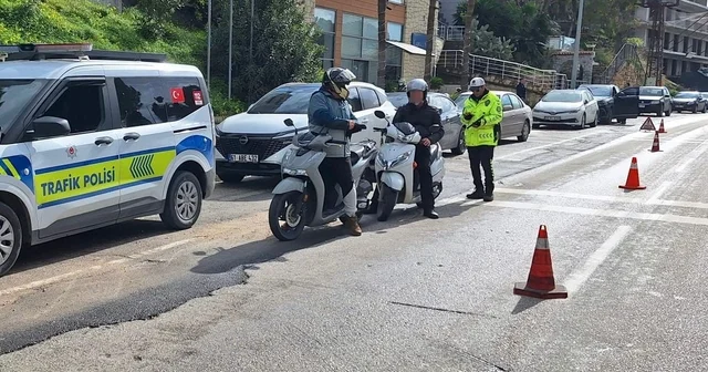 Çeşme de motosiklet denetimleri: 700 sürücüye 3,5 milyon TL ceza İzmir Haberleri