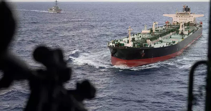 ABD güçleri Hint Okyanusu nda petrol tankerine el koydu