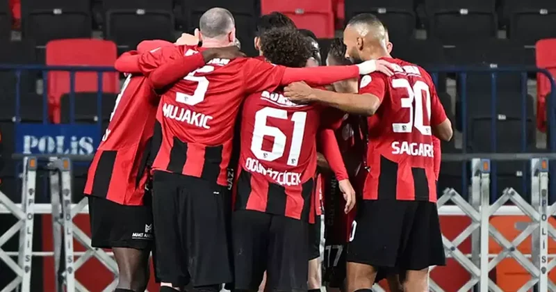 Heyecan dolu maçta kazanan Gaziantep! Gaziantep FK Kasımpaşa maçı sonucu: 2 1 Fanatik Gazetesi Futbol Haberleri Spor