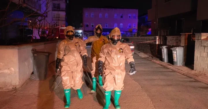 Bursa da gaz kokusu paniği! Binalar tahliye edildi... Kontrol için çakmak kullandı, patlama oldu