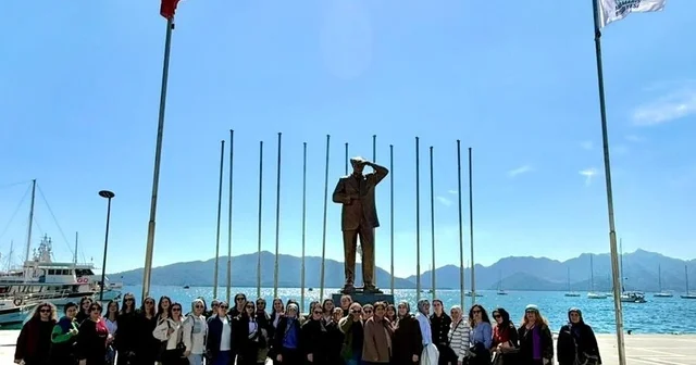 Turizmci Menemencioğlu ve Gökten den Aydınlı kadınlara jest Aydınlı kadınlar günlerini Marmaris te kutladı Aydın Haberleri
