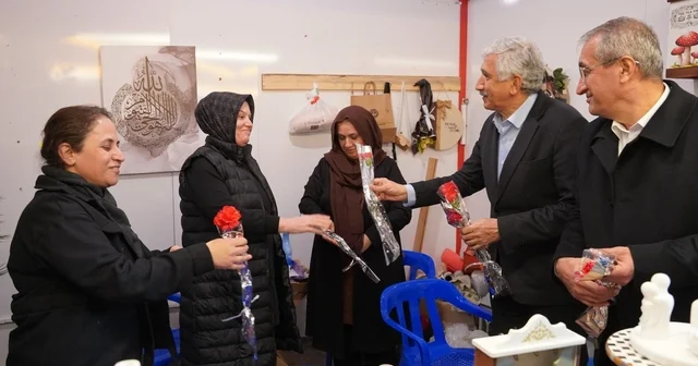 Başkan Hallaç tan Ramazan Çarşısı nda kadınlara anlamlı sürpriz Adıyaman Haberleri