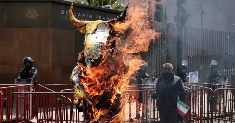 Meksika da ABD ve İsrail Politikalarına Karşı Protesto: Baal Heykeli Yakıldı