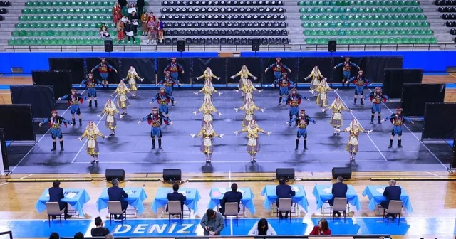 Halk oyunları şöleni izleyenleri mest etti Denizli Haberleri