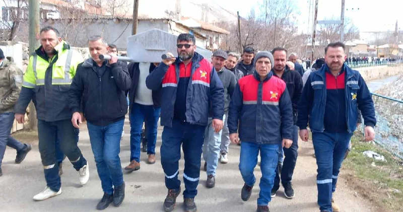 Kayseri de göçükte ölen madenci toprağa verildi