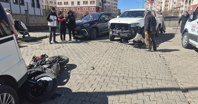 Bingöl de otomobil ile motosiklet çarpıştı: 2 yaralı Bingöl Haberleri