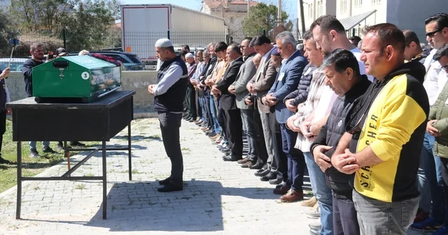 Kadınlar Günü nde kocası tarafından katledilen kadın toprağa verildi Cenazesini hemcinsleri omuzlarında taşıdı Muğla Haberleri