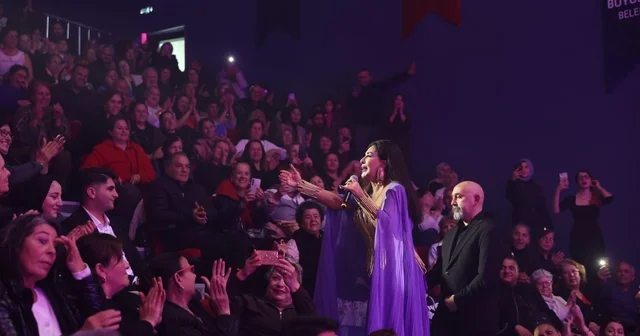 Sevilen sanatçı Duru Didim de vatandaşlar ile buluşturdu Aydın Haberleri