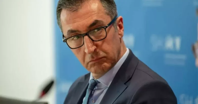 Almanya da eyalet seçimlerini Türk kökenli Cem Özdemir kazandı