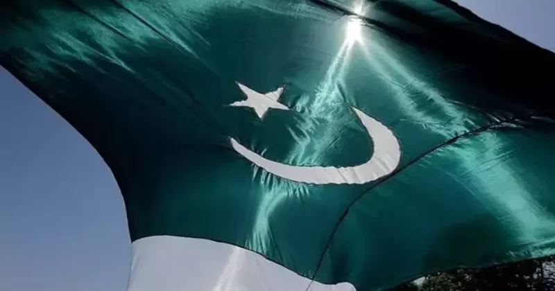 Pakistan’da yakıt krizi! Okullar tatil edildi