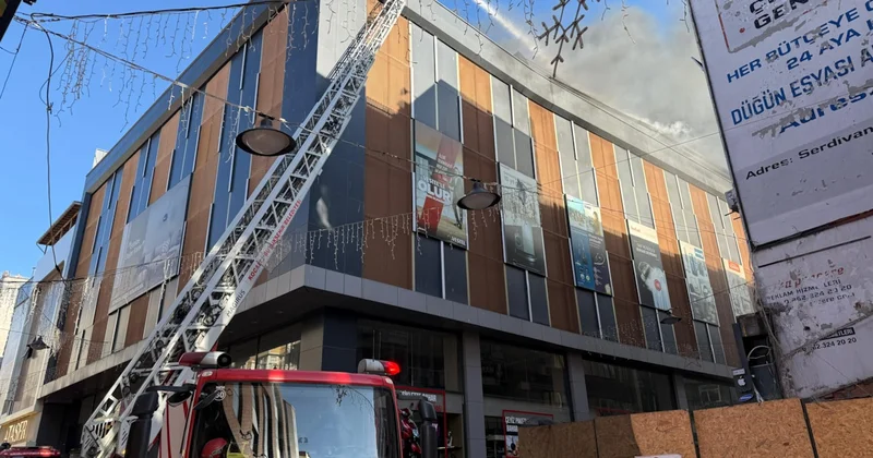 İş merkezinin deposu alev alev yandı Sözcü Gazetesi