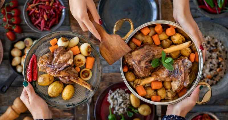 Bugün iftarda ne var? On dokuzuncu güne özel menü: Fırında sebzeli tavuktan güllaca lezzet şöleni!