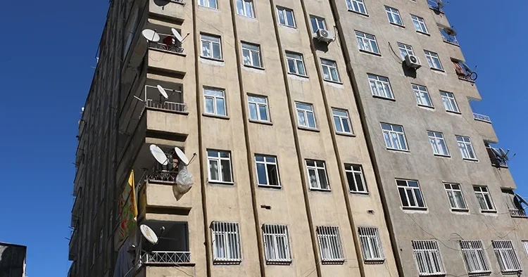 8 katlı binada ses paniği! Evlerini terk etmişlerdi: İnceleme tamamlandı, bina açıldı