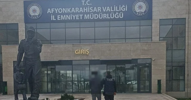 FETÖ den aranan eski komiser yardımcısını polis yakaladı Afyonkarahisar Haberleri