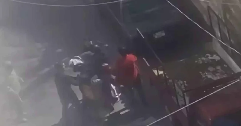 Film sahnelerini aratmayan kavga: Yarım saat sonra kalabalıkla geri döndü