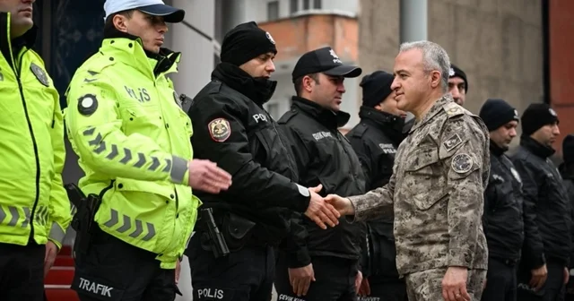 Müdür Ayata güvenlik güçleriyle iftarda buluştu Hakkari Haberleri