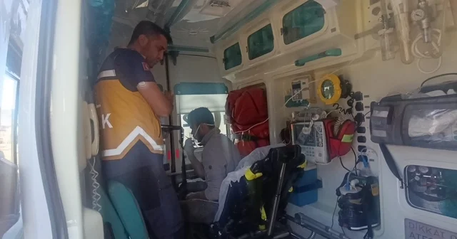 Bakım sırasında tur teknesi alev aldı dumandan etkilenen işçi hastanelik oldu Manavgat ta tur teknesinde çıkan yangın korkuttu Antalya Haberleri