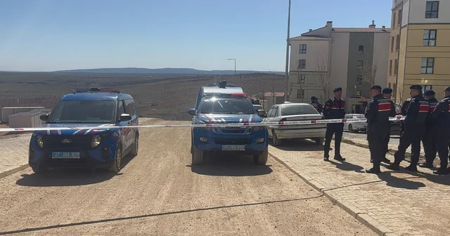 Gaziantep e füze parçası düştü Düşen füze parçaları ekiplerce inceleniyor Gaziantep Haberleri