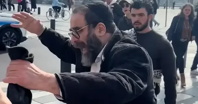 Fransa da bir Yahudi Filistin destekçilerinin yanına gidip saldırıya uğramış gibi yaptı VİDEO İZLE