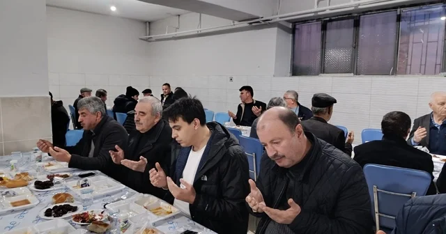 Bozcaarmut Köyü nde gönülleri buluşturan iftar Bilecik Haberleri