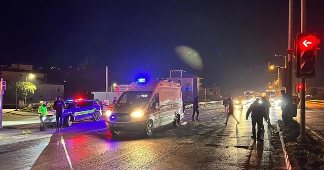 Yolun karşısına geçmek isteyen yaşlı kadına otomobil çarptı Manisa Haberleri