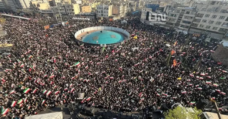 İran da milyonlar Mücteba Hameney için sokaklarda