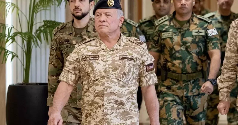 Ürdün Kralı 2. Abdullah askeri üniformayı giydi