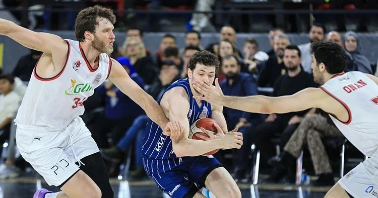 Anadolu Efes, Manisa da galip!